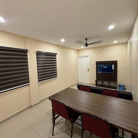 Heres Haut Residency Kochi Bagian luar foto