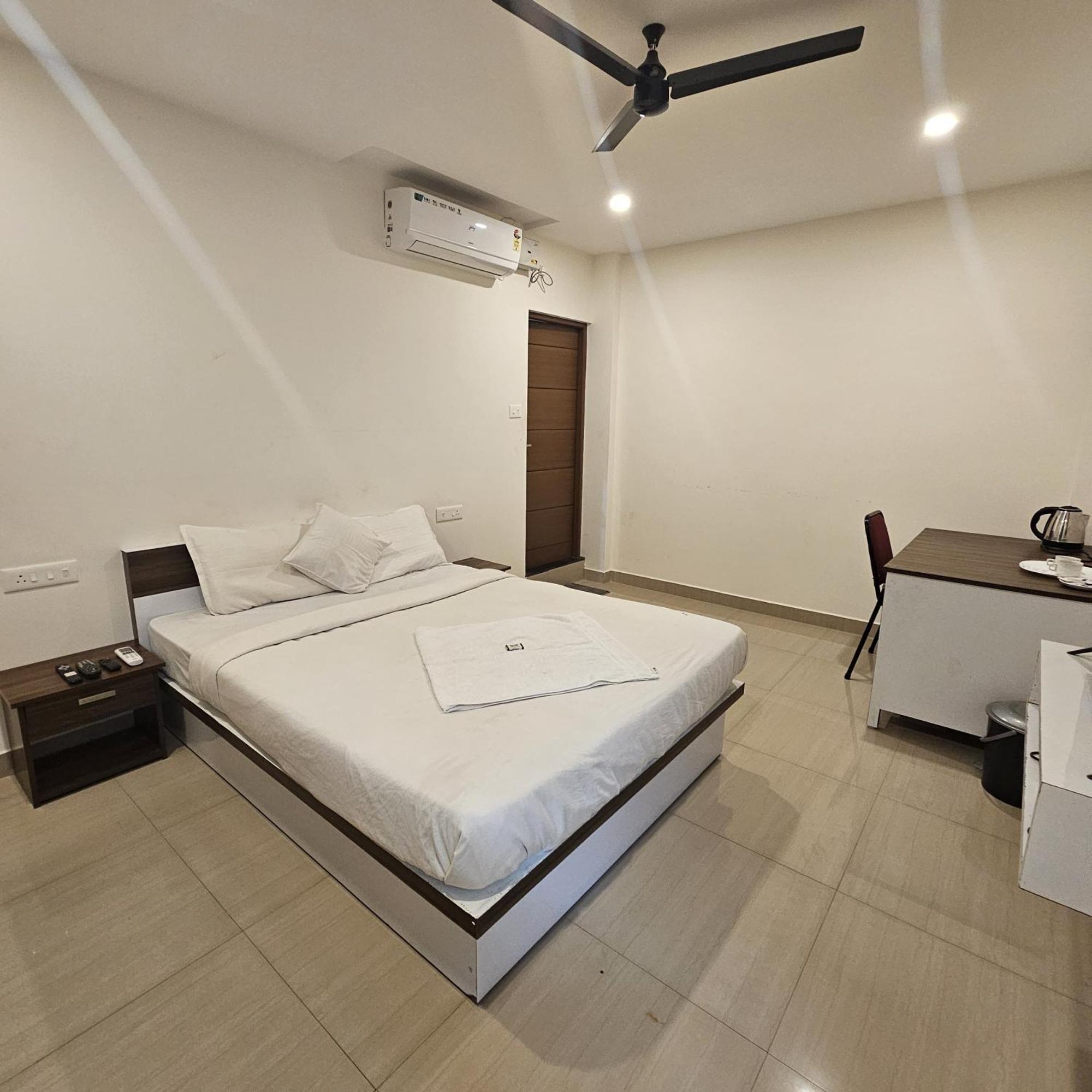 Heres Haut Residency Kochi Bagian luar foto