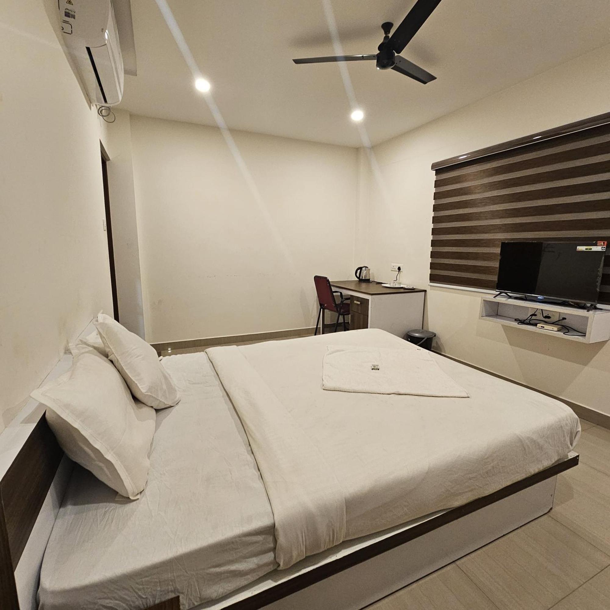 Heres Haut Residency Kochi Bagian luar foto