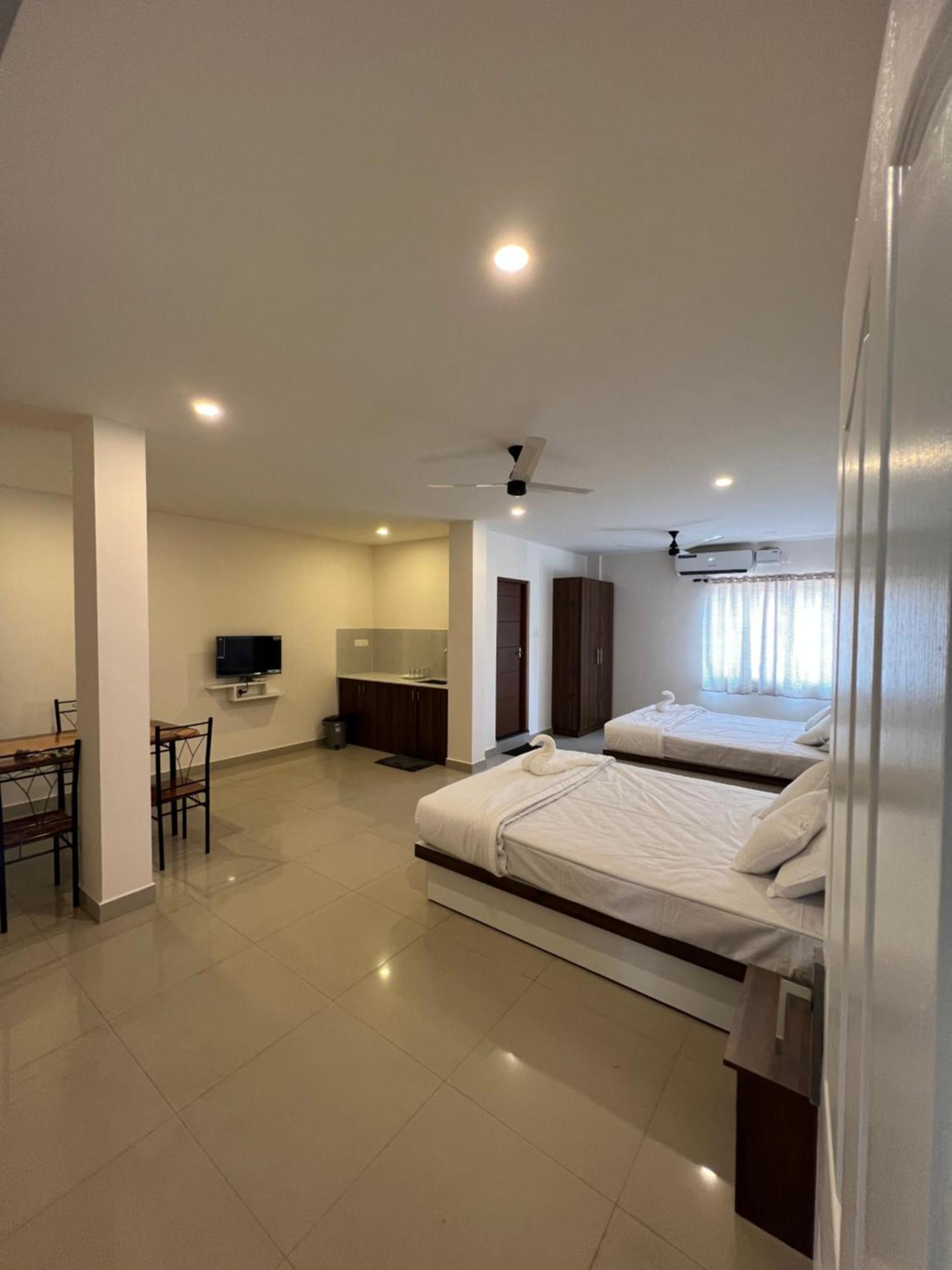 Heres Haut Residency Kochi Bagian luar foto