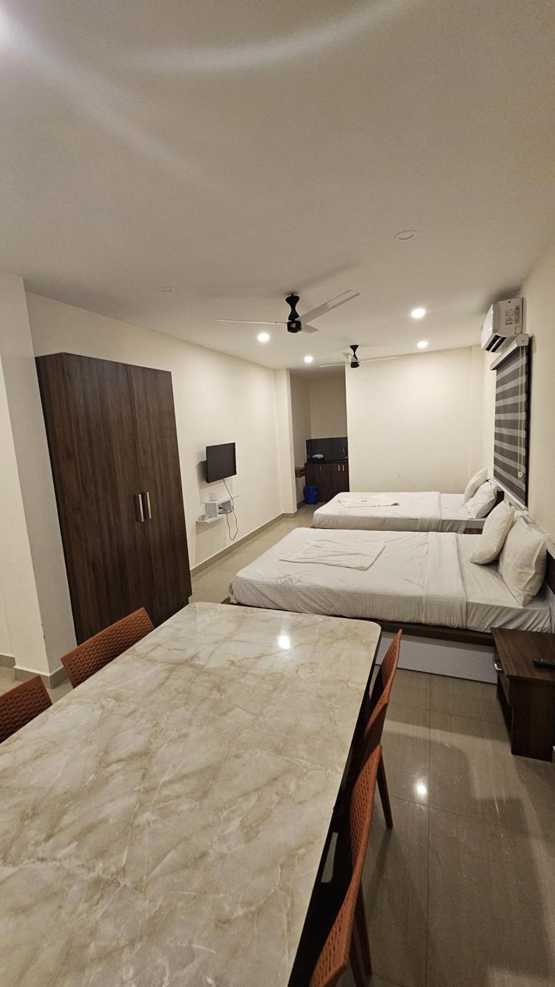 Heres Haut Residency Kochi Bagian luar foto