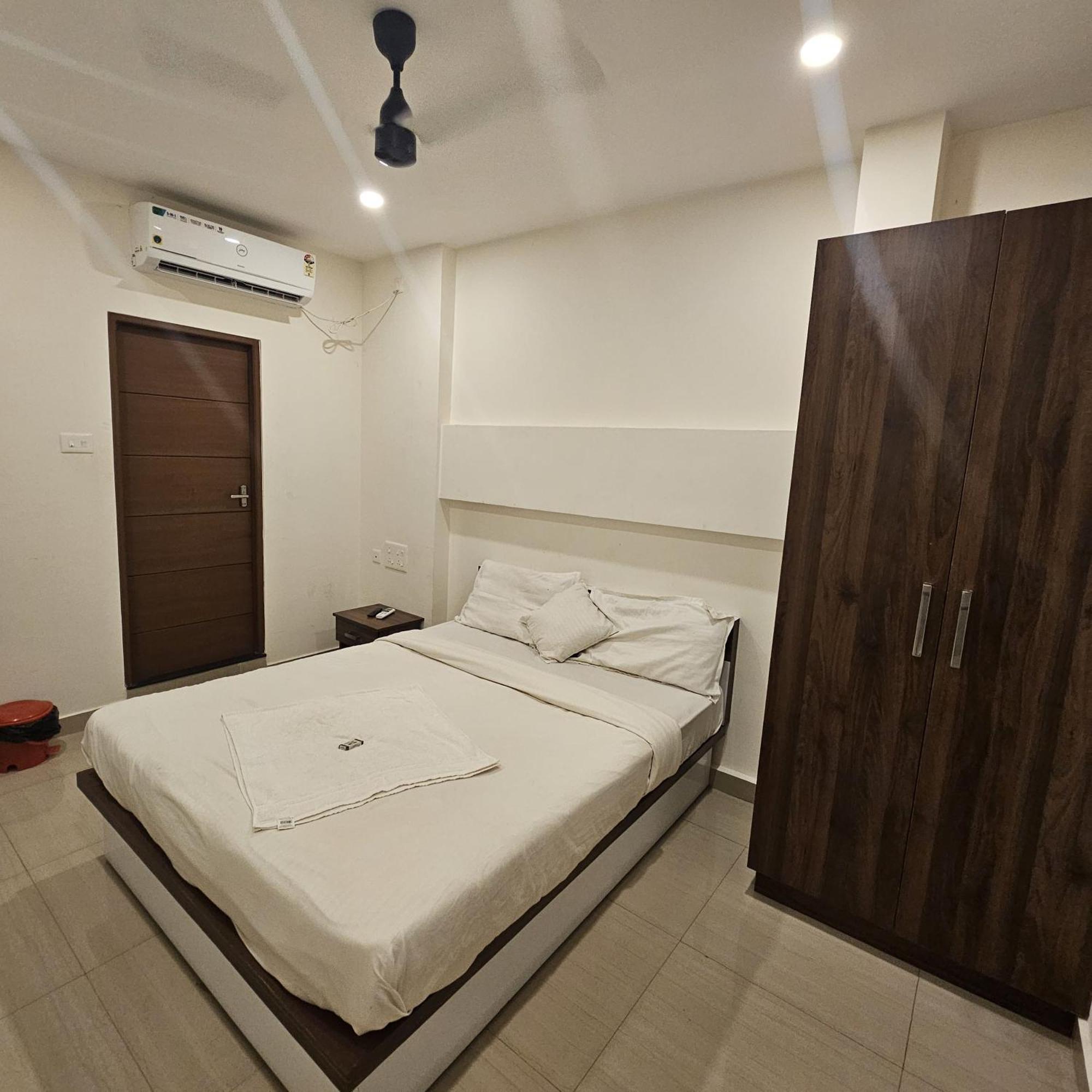 Heres Haut Residency Kochi Bagian luar foto