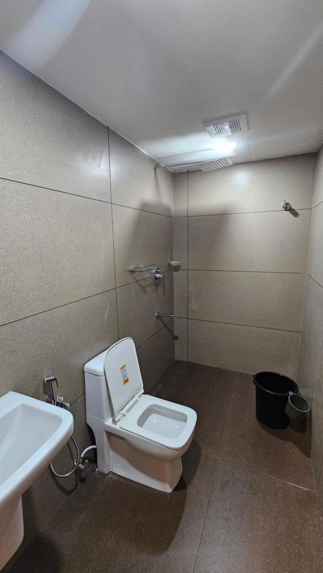 Heres Haut Residency Kochi Bagian luar foto