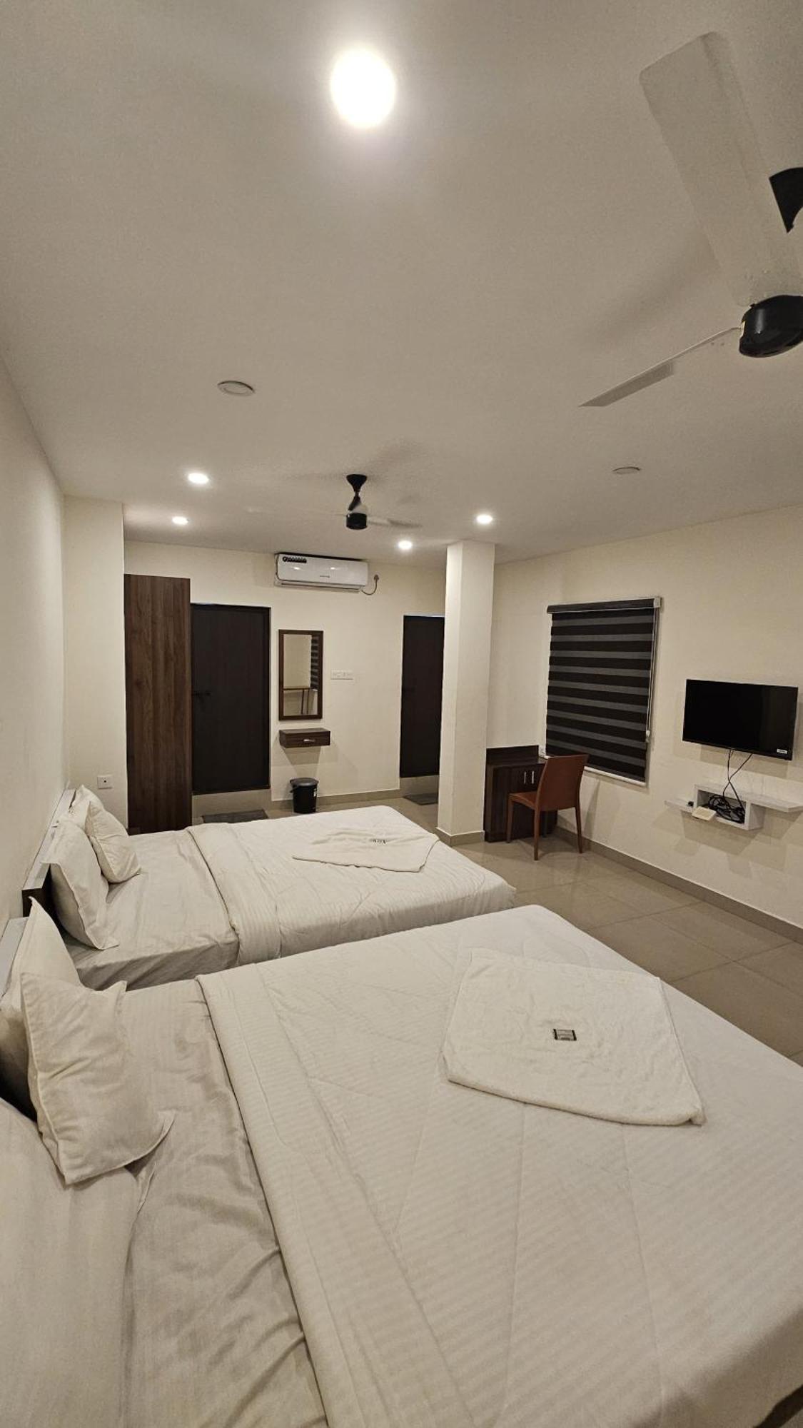 Heres Haut Residency Kochi Bagian luar foto