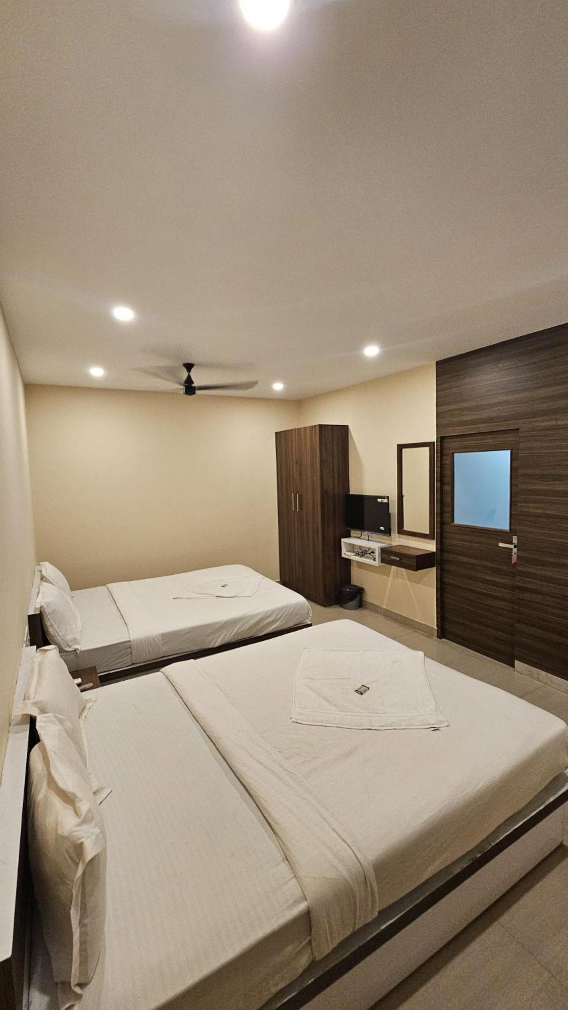 Heres Haut Residency Kochi Bagian luar foto
