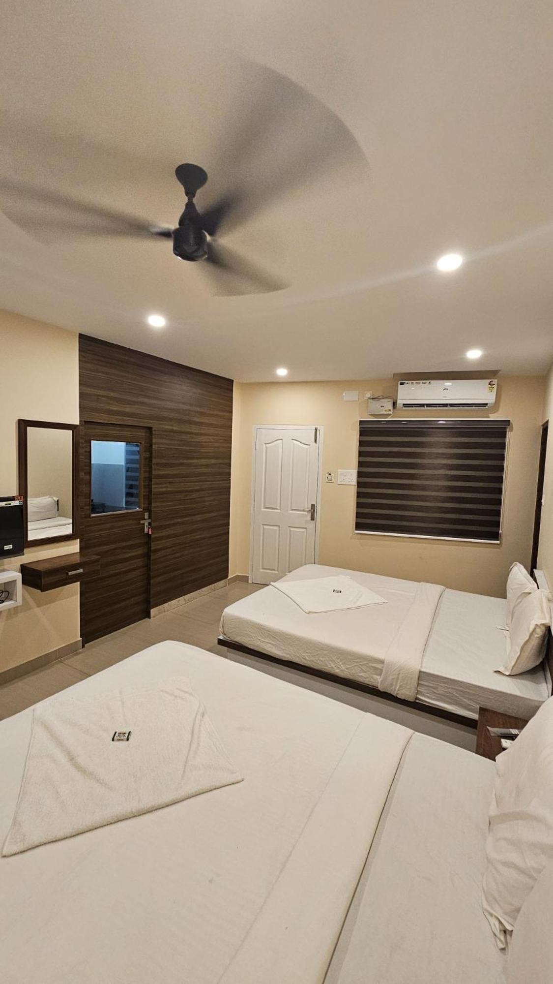 Heres Haut Residency Kochi Bagian luar foto