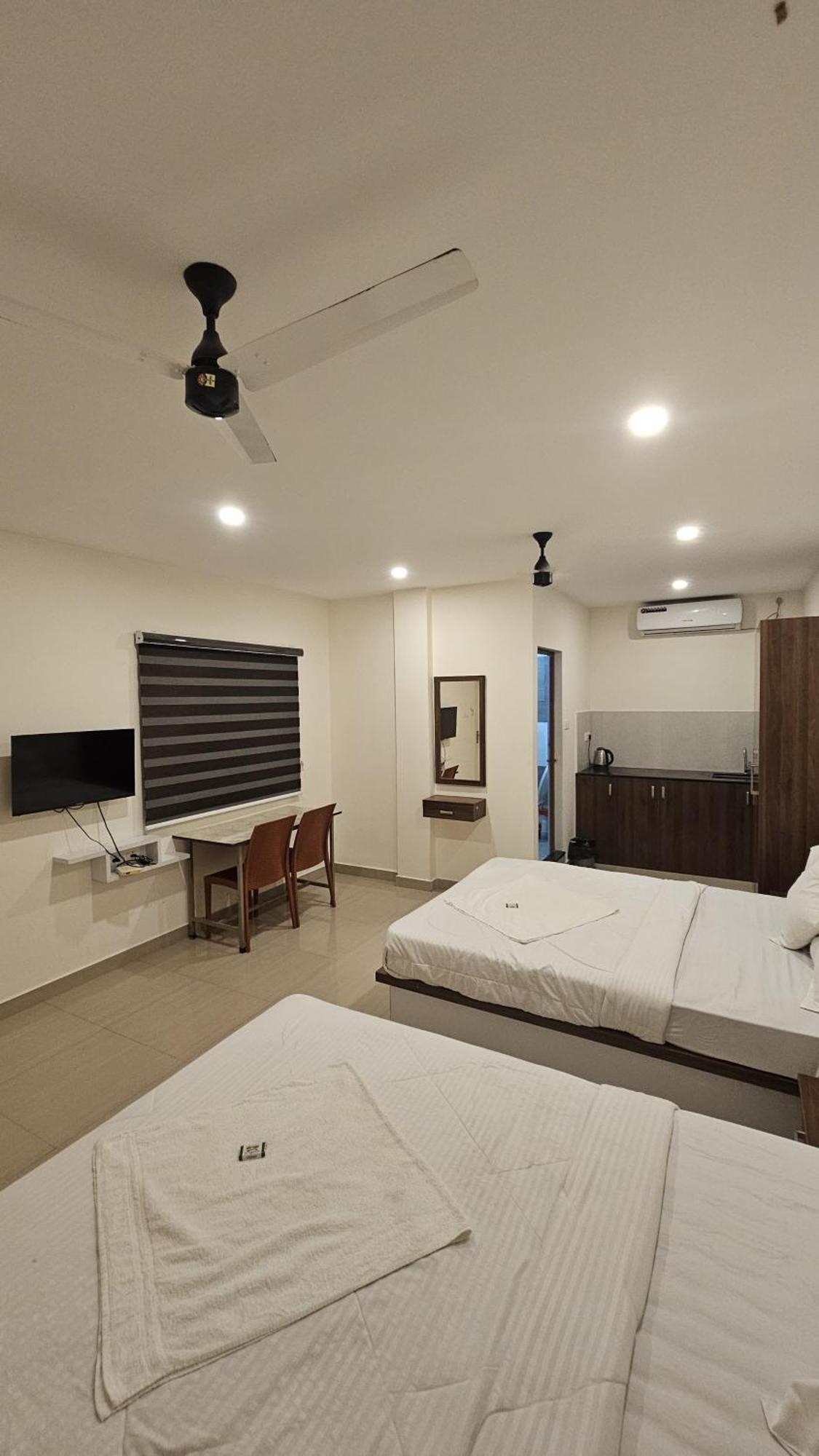 Heres Haut Residency Kochi Bagian luar foto
