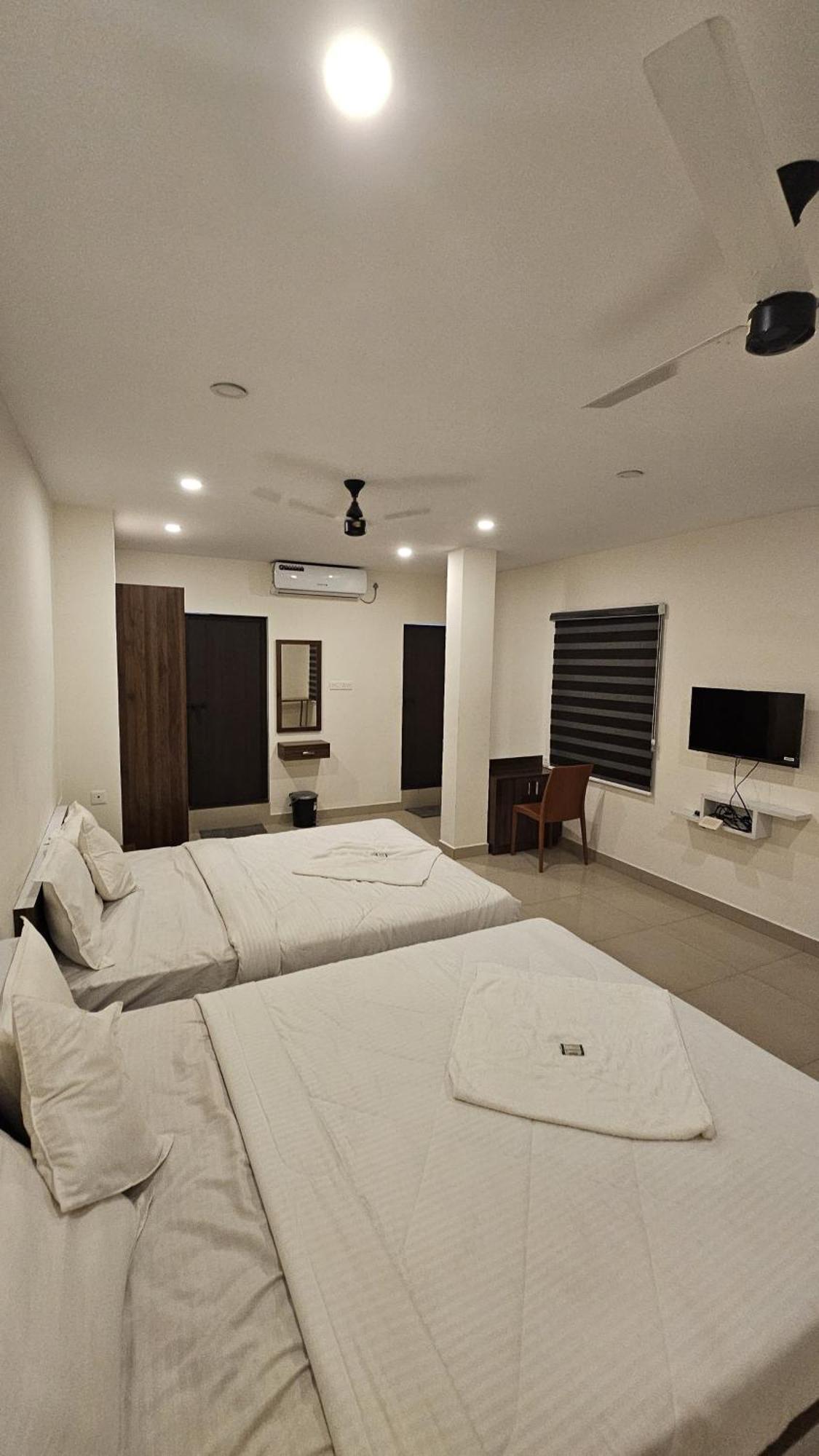 Heres Haut Residency Kochi Bagian luar foto