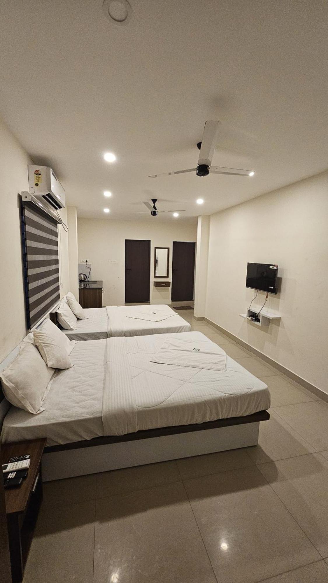 Heres Haut Residency Kochi Bagian luar foto