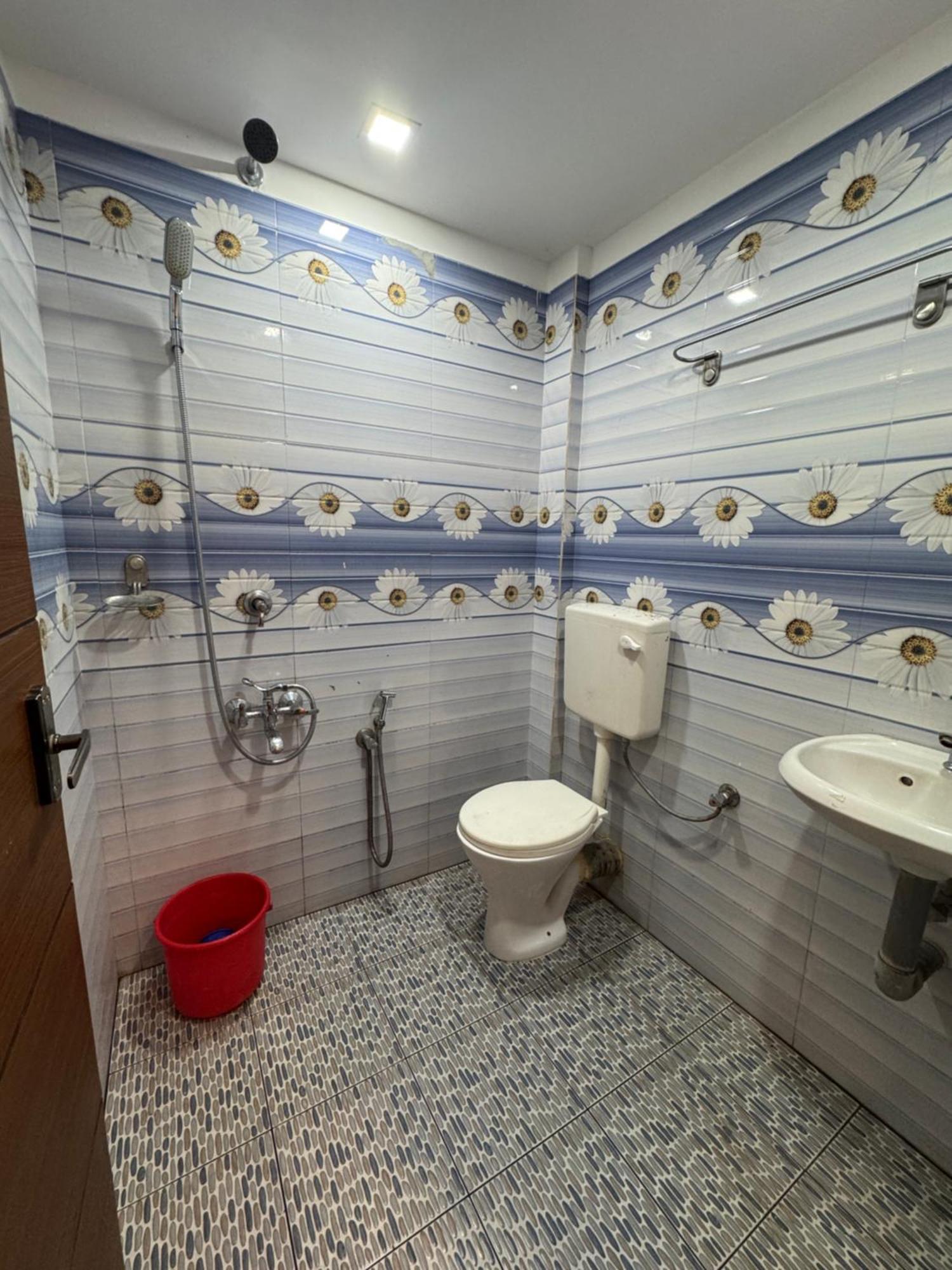 Heres Haut Residency Kochi Bagian luar foto